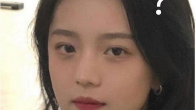 코로나 검사 받다 얼굴로 화제된 중국녀